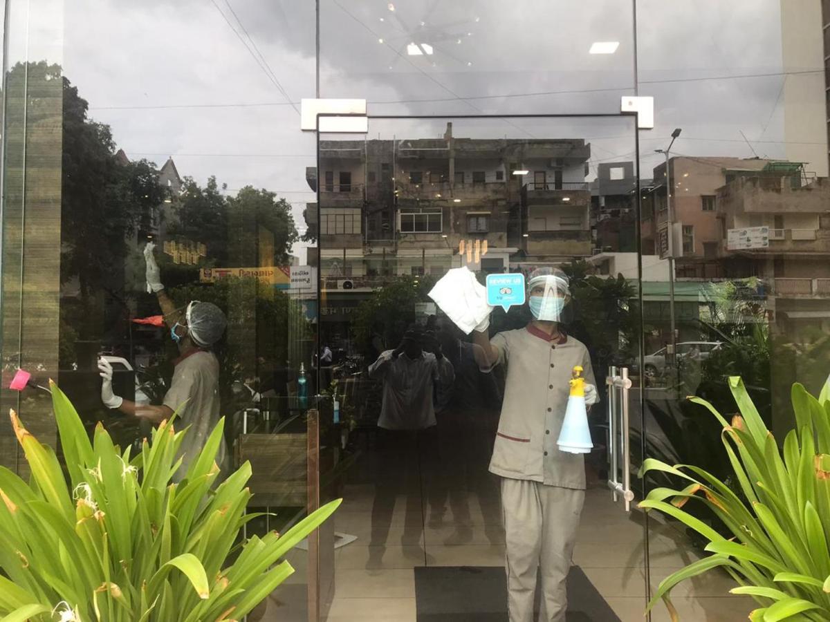 Le Grande Residency -Unmarried Couples Are Not Allowed Ahmedabad Exterior photo