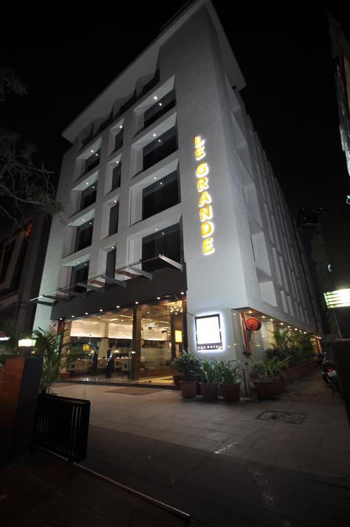 Le Grande Residency -Unmarried Couples Are Not Allowed Ahmedabad Exterior photo
