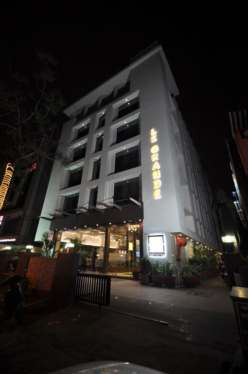 Le Grande Residency -Unmarried Couples Are Not Allowed Ahmedabad Exterior photo