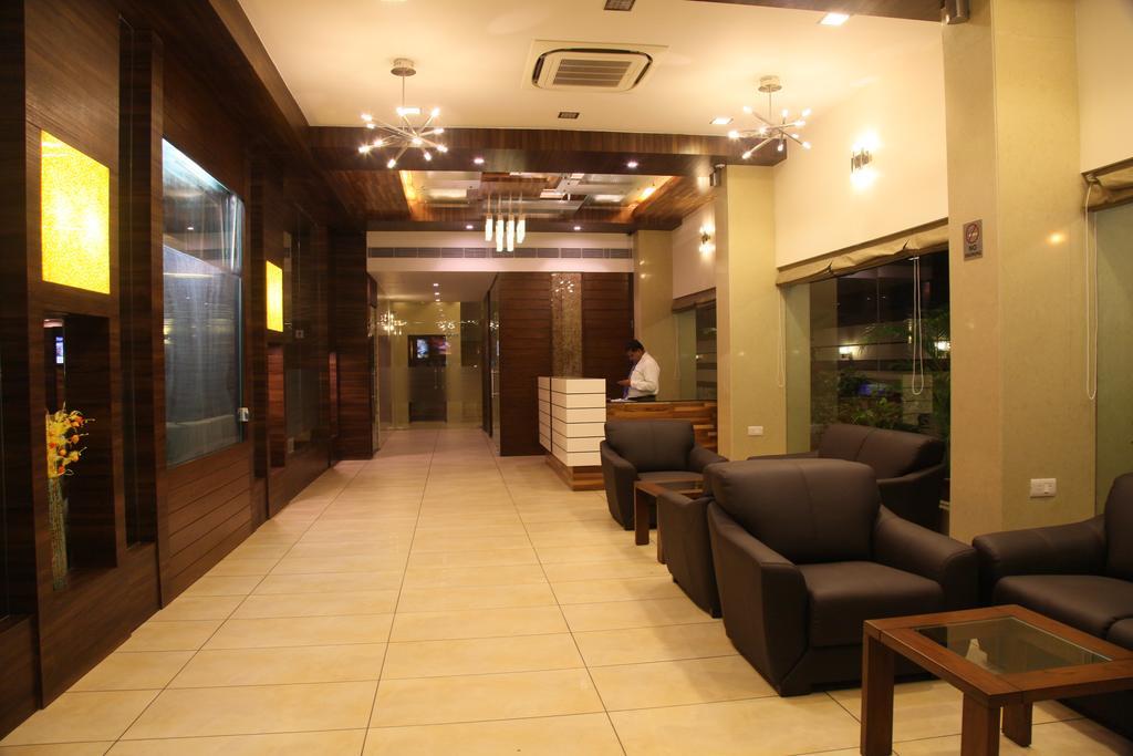 Le Grande Residency -Unmarried Couples Are Not Allowed Ahmedabad Exterior photo