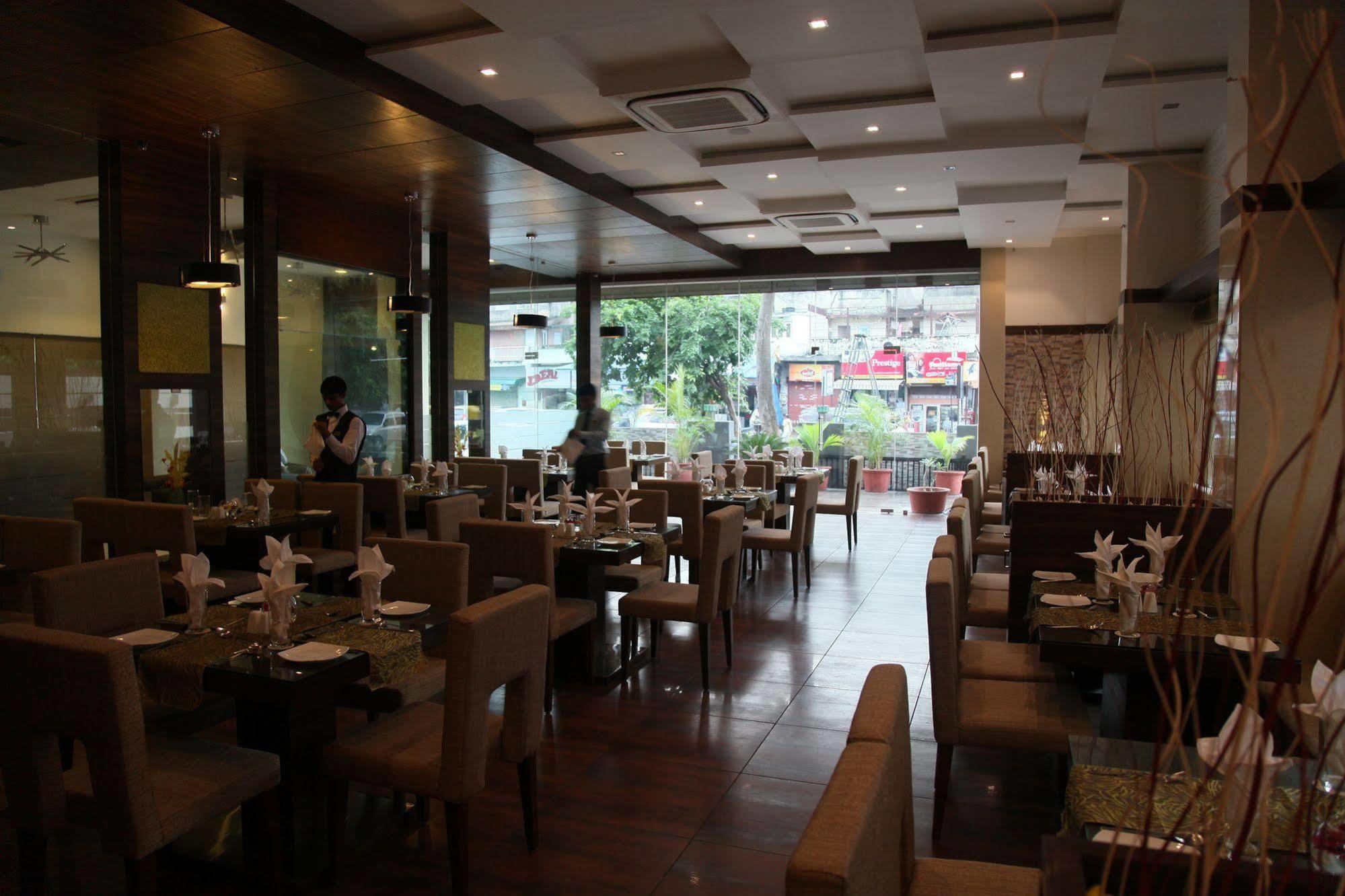 Le Grande Residency -Unmarried Couples Are Not Allowed Ahmedabad Exterior photo