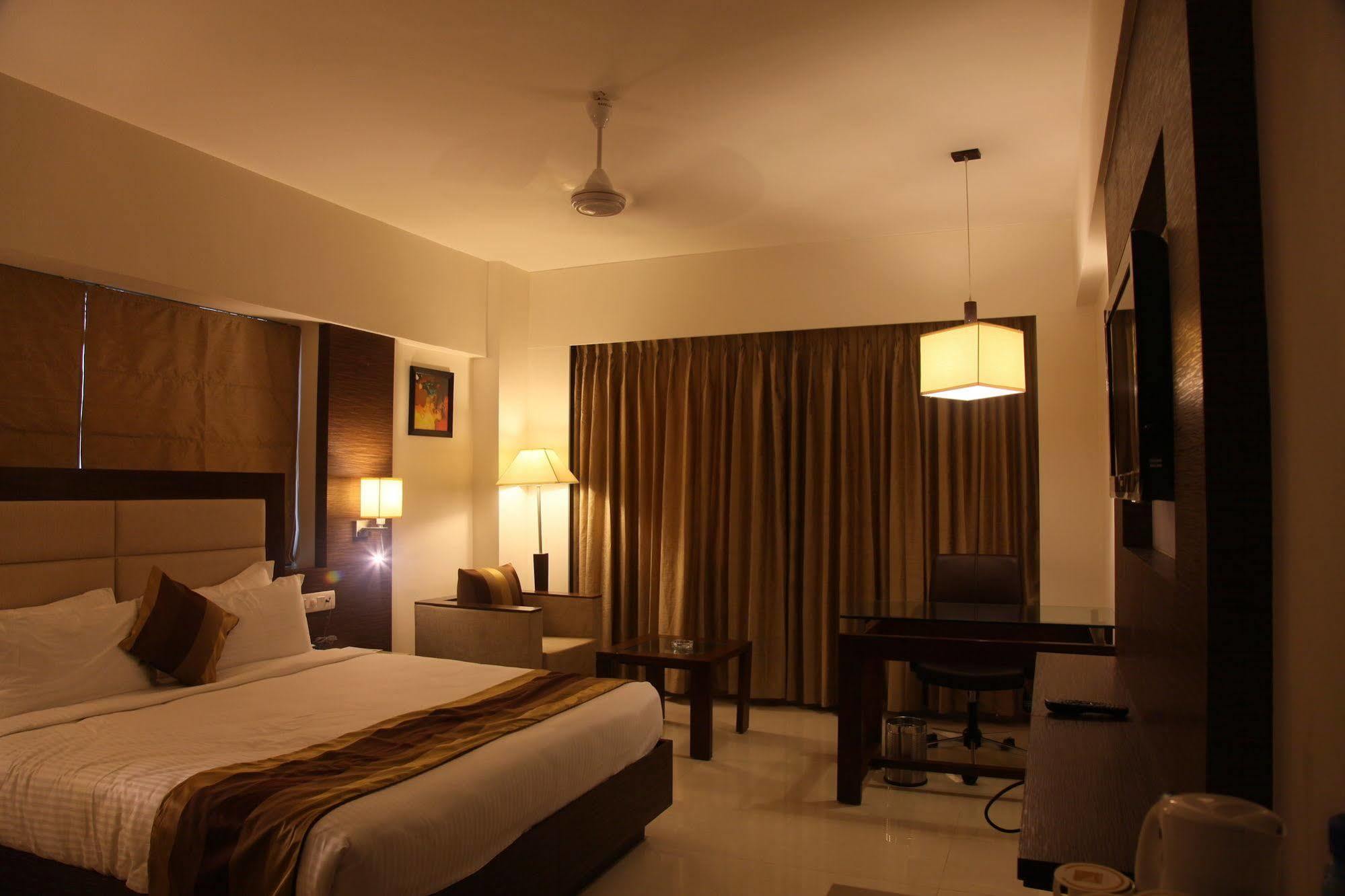 Le Grande Residency -Unmarried Couples Are Not Allowed Ahmedabad Exterior photo