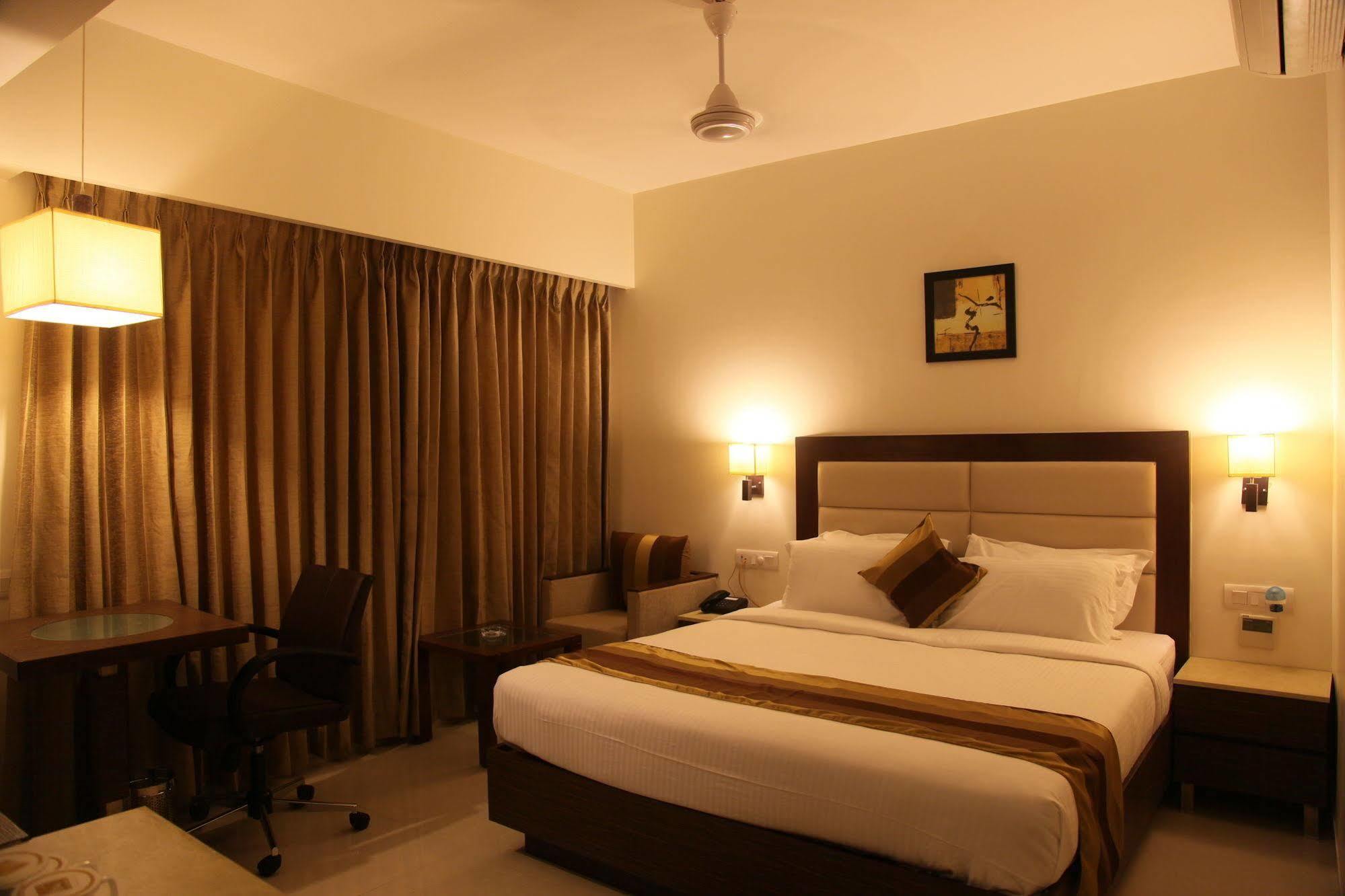 Le Grande Residency -Unmarried Couples Are Not Allowed Ahmedabad Exterior photo